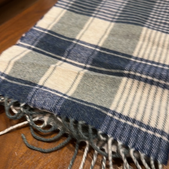 Plaid wool scarf - Picture 3 of 3